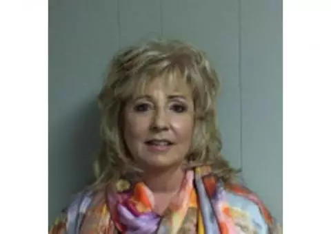Donna Everett - Farmers Insurance Agent in Shelbyville, TN